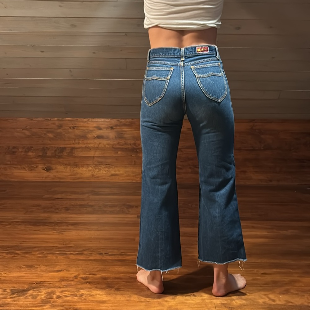 Vintage wide leg jeans. High waisted.